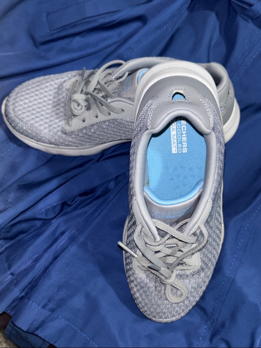 Skechers Size 6.5 Light Gray Knit Sneakers with Light Blue Insole